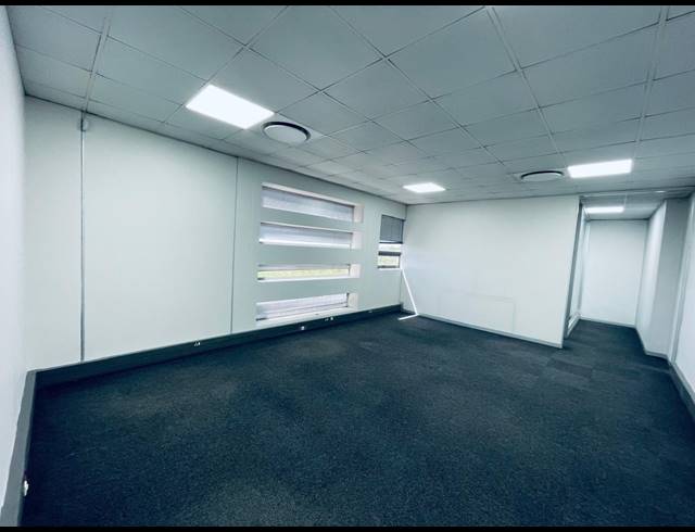 225M² OFFICE TO LET IN MIDRIDGE PARK